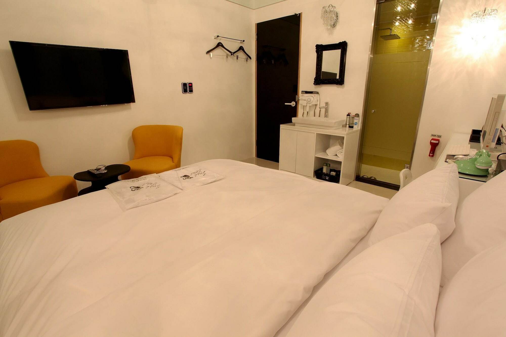 Lush Hotel Seul Esterno foto